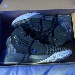 Size 12.5 Under Armour basketball shoes
